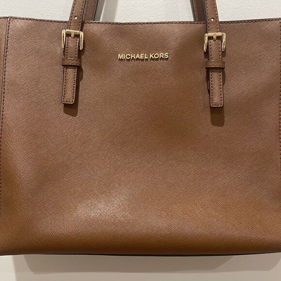 Jet Set Medium Saffiano Leather Top Zip Tote Bag Chocolate Brown - Picture 2 of 7